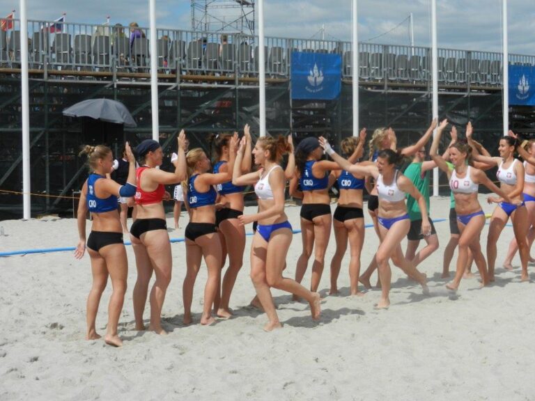 Pred 2000 gledatelja pali Danci, Hrvatska u finalu s Rusima